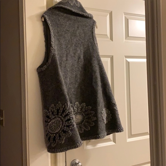 Poncho - Picture 2 of 2